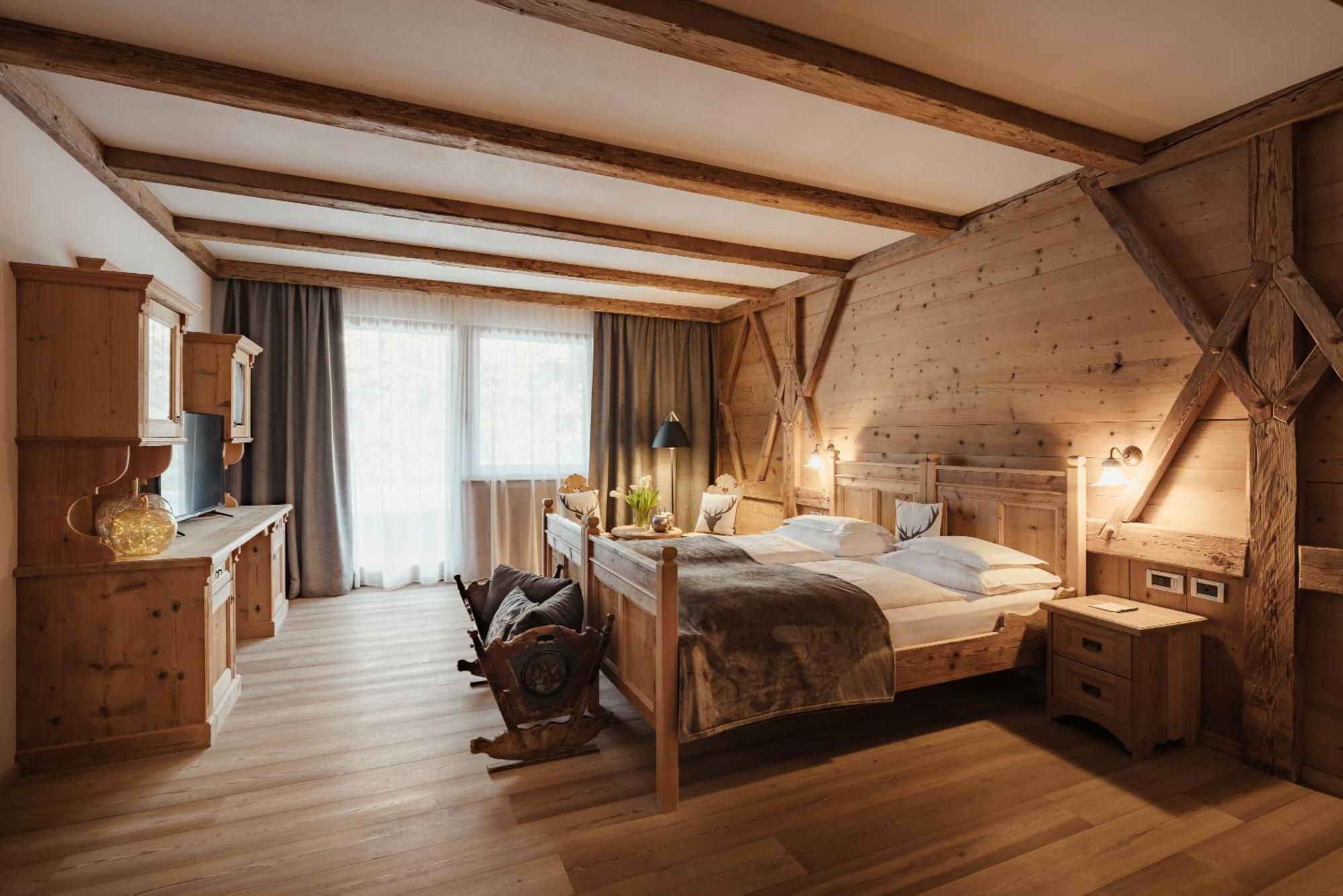 Antines Hotel 4*